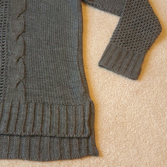 American Eagle Outfitters cold shoulder sweater - Picture 10 of 16